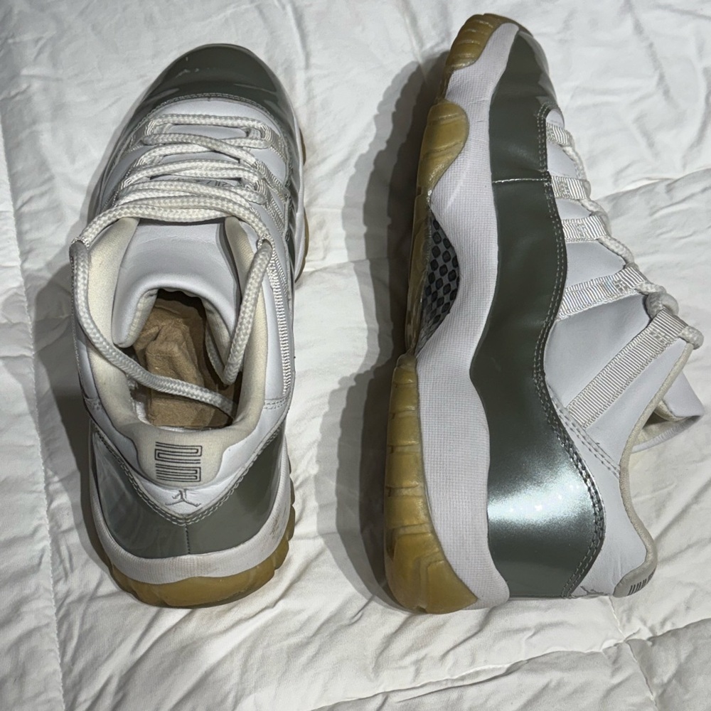 Size 10.5 Air Jordan 11 Retro Low Cement Grey - Picture 2 of 12
